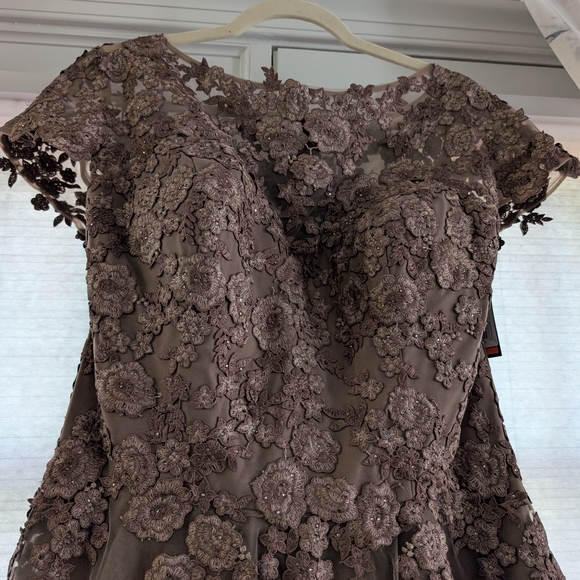 NWT La Femme Short Sleeve Tulle Ball Gown Size 12 Cocoa Lace Rhinestones - Picture 4 of 8